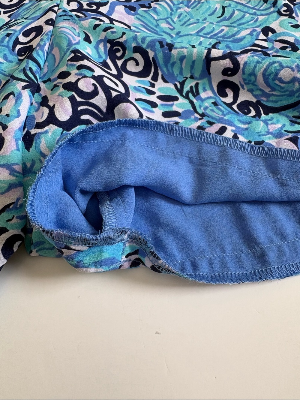 Lilly Pulitzer Mylee Tie Front Shorts Light Aqua Spritz Blue Size 12 *Hem flaw - Picture 10 of 10